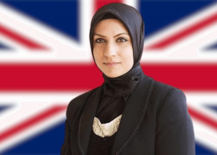 Başörtüsüne olan önyargıları yıkan kadın: Raffia Arshad