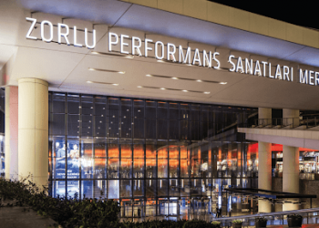 Sinemaseverlere müjde!; PSM Amfi’nin vazgeçilmez etkinliği olan ücretsiz açık hava film gösterimleri yarın dopdolu programıyla başlıyor!