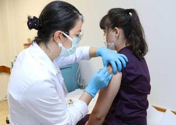 Türkiye’de ilk korona virüs aşısı yapıldı