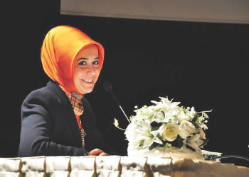 Gazeteci Zeynep Türkoğlu: “Erkeklerin önemli bir kısmı bütün kadınlara, kadınların laik-seküler olanlarının çoğunluğu da dindar Kadına, Sınır Koyar, Had Bildirir”