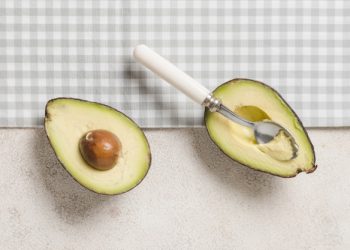 Avokadonuzu taze tutmak için tek bir malzeme yeter