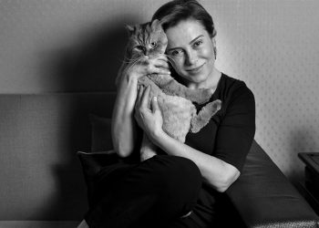 Meme Kanseri farkındalık oluşturmak için ünlü sanatçılar biraraya geldi