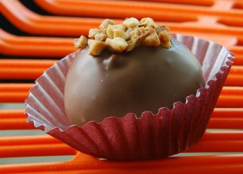 Çikolata kaplı kestane tatlısı