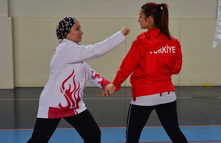 Engelli sporcu anne kızı ile aynı üniversitede