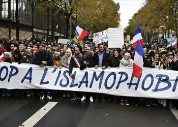 Fransa’da Müslüman kadınlar toplumsal hayattan silinmenin eşiğinde!