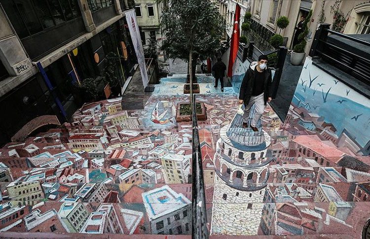 Galata Kulesi’nin resmedildiği merdiven kullanıma açıldı