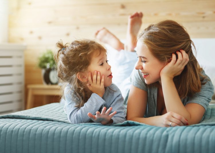 Pandemide çocuklarla sağlıklı iletişim kurmanın yolları