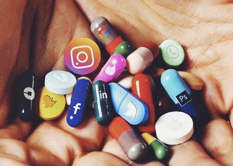 SOSYAL MEDYA BAĞIMLILIĞI RUH SAĞLIĞIMIZI NASIL ETKİLİYOR?