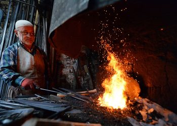 Tarihi diziler Safranbolu’da üretilen hediyelik savaş aletlerine ilgiyi artırdı