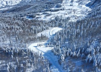 Karla kaplı Küre Dağları görsel şölen yaşatıyor