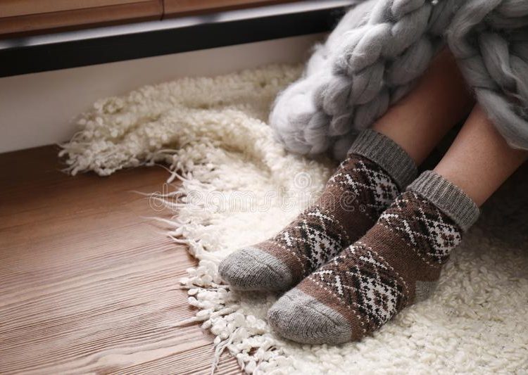 Ayak üşümesi neden olur? Ciddi hastalıkların habercisi de olabilir?