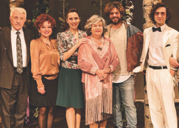 Ağaçlar Ayakta Ölür