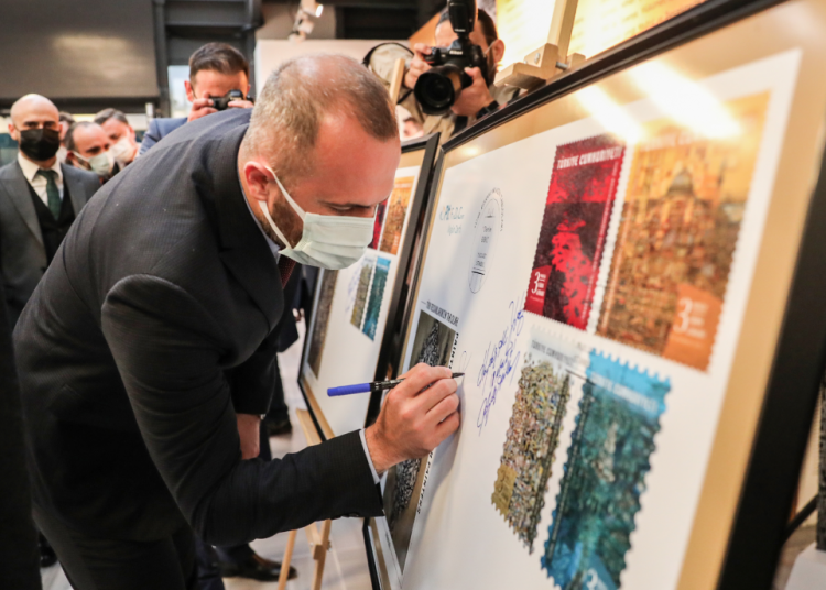 Devrim Erbil’in resimleri  artık PTT Pullarında!