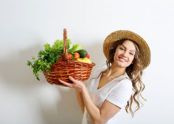 Vegan beslenme uzman eşliğinde olmazsa bu sorunlar yaşanabilir!