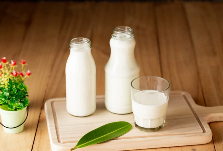 Bayram kilolarına süt içerek veda edin