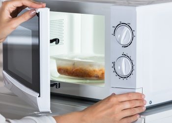 Bu yiyecekleri asla mikrodalgada ısıtmayın