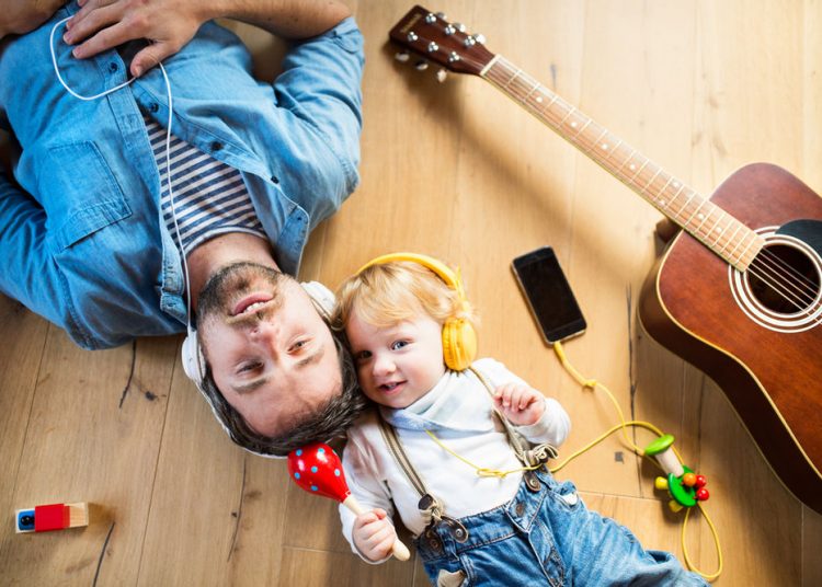 İlgili babaların çocukları yetişkinlikte daha başarılı oluyor