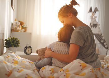 Aşırı koruyucu anne baba tutumunun zararları