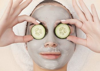 Cilt tonunu eşitleyen maske