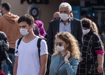 Covid-19’da dördüncü pik aşı olmayanlar arasında yaşanıyor