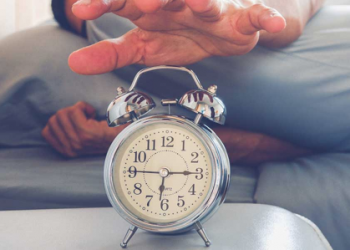 Alarmlarınızı sürekli olarak ertelediğinizde vücudunuzda neler değişir?