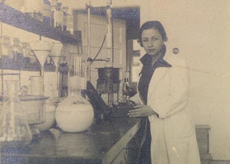 Kimya Formüllerinden Bilime Adanmış Hayat: Remziye Hisar