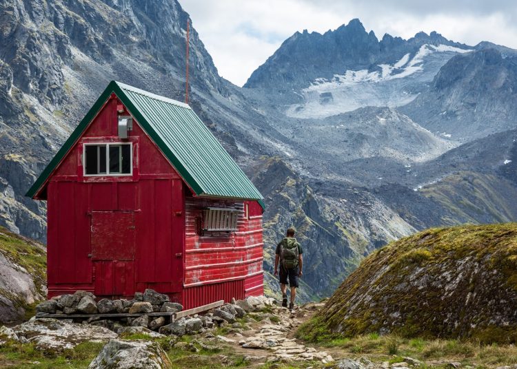Zirvelerdeki dağ kulübeleri