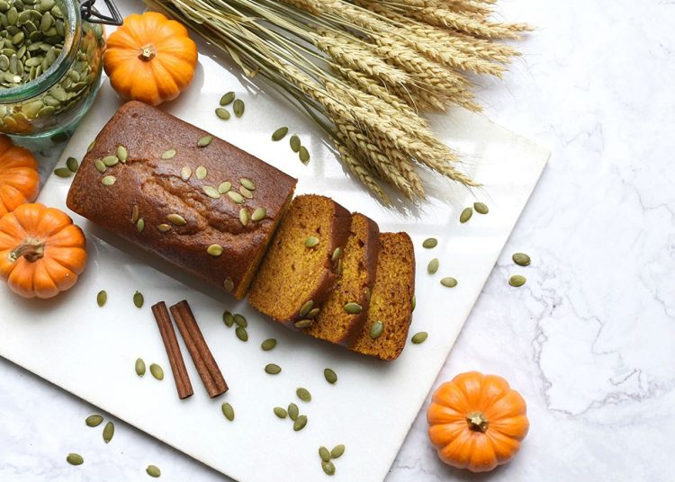 Kış için harika bir lezzet! Balkabaklı kek tarifi