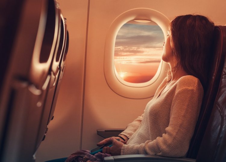 Uçak Yolculuğunun Vücudumuz Üzerinde Yaratabileceği 9 Tuhaf Etki