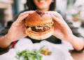 1 Ay Boyunca Hamburger Yerseniz Başınıza Neler Gelir?