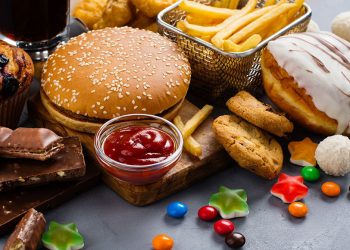 Bu besinler cildinizin erken yaşlanmasına sebep oluyor…