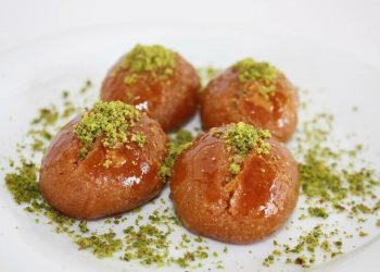 Pastanelerde Yedikleriniz kadar lezzetli: Şekerpare Tarifi