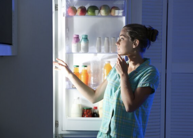 Yatağa aç girilir mi?