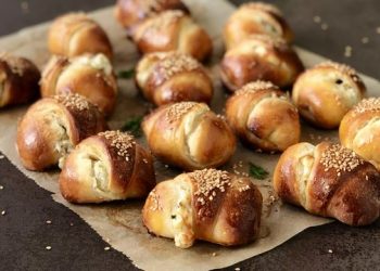 Peynirli mayalı rulo çörek tarifi