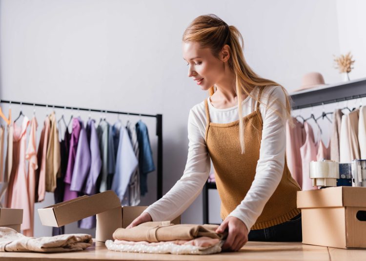 Kıyafetlerinizin ilk günkü gibi olmaları için kullanabileceğiniz 15 yöntem