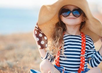 Yazın bebekler ve çocuklar nasıl giydirilmeli?