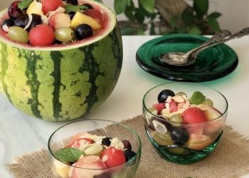 Karpuz çanağında meyve salatası